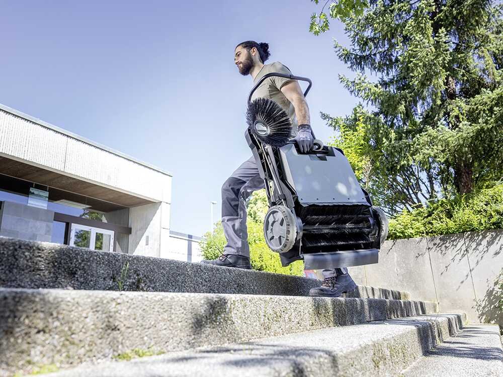 karcher-km-70-15-c-classic-balayeuse-manuelle-pousse-manuelle-avec-bac-de-ramassage-balayeuse-karcher-km-70-15-c-classic--65117_3_1755677504_IMG_68a58340a6dc8