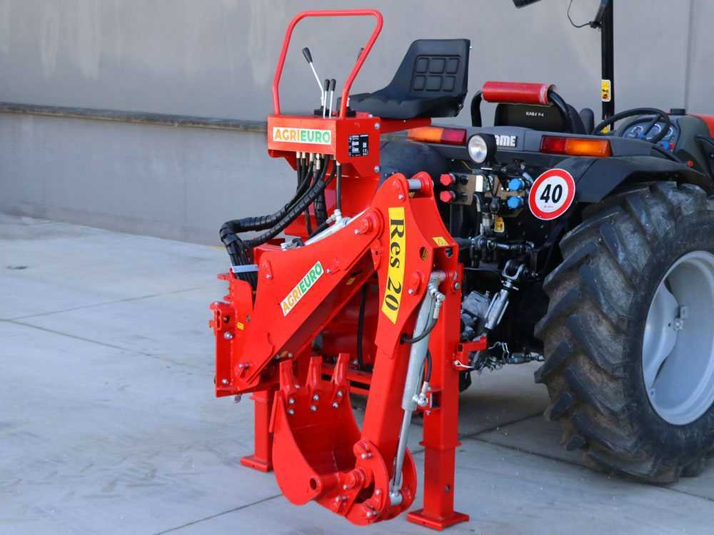 agrieuro-top-line-res20-pelle-rtro-pour-tracteur-avec-dplacement-latral-pelle-rtro-top-line-res20--47646_1_1710945961_IMG_65faf6a92ff02