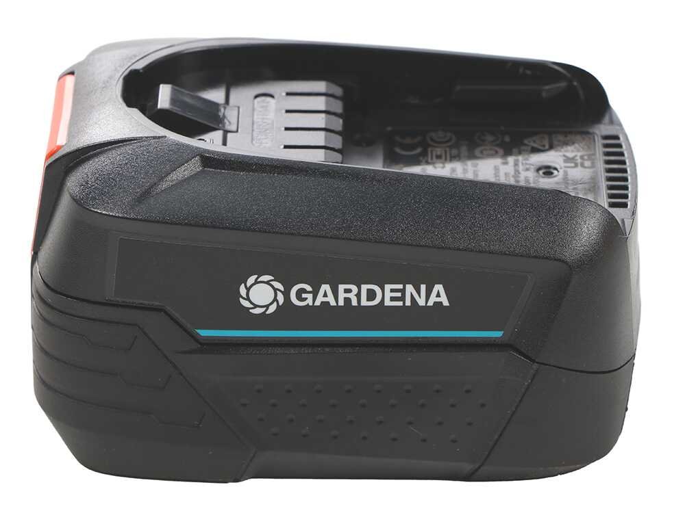 gardena-powersaw-250-18v-trononneuse-batterie-18-v-4-ah-guide-de-25-cm-batterie-au-lithium-ion-chargeur-de-batterie--58146_8_1740049846_IMG_67b70db6853ab