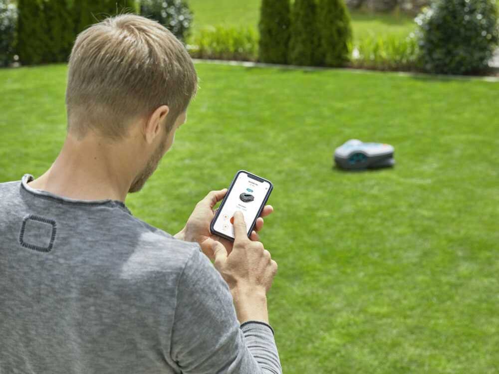 gardena-sileno-city-600-robot-tondeuse-connexion-bluetooth-largeur-de-coupe-16-cm-gardena-bluetooth-app-le-contrle-du-robot-porte-de-main--35135_11_1655128430_IMG_62a7416e9ea4f