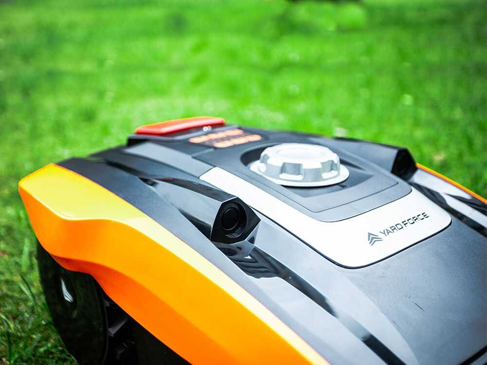 yard-force-compact-400ris-robot-tondeuse-gestion-via-app-capteurs-iradar-l-intelligence-du-robot-yard-force--36091_22_1659521172_IMG_62ea4894ea354